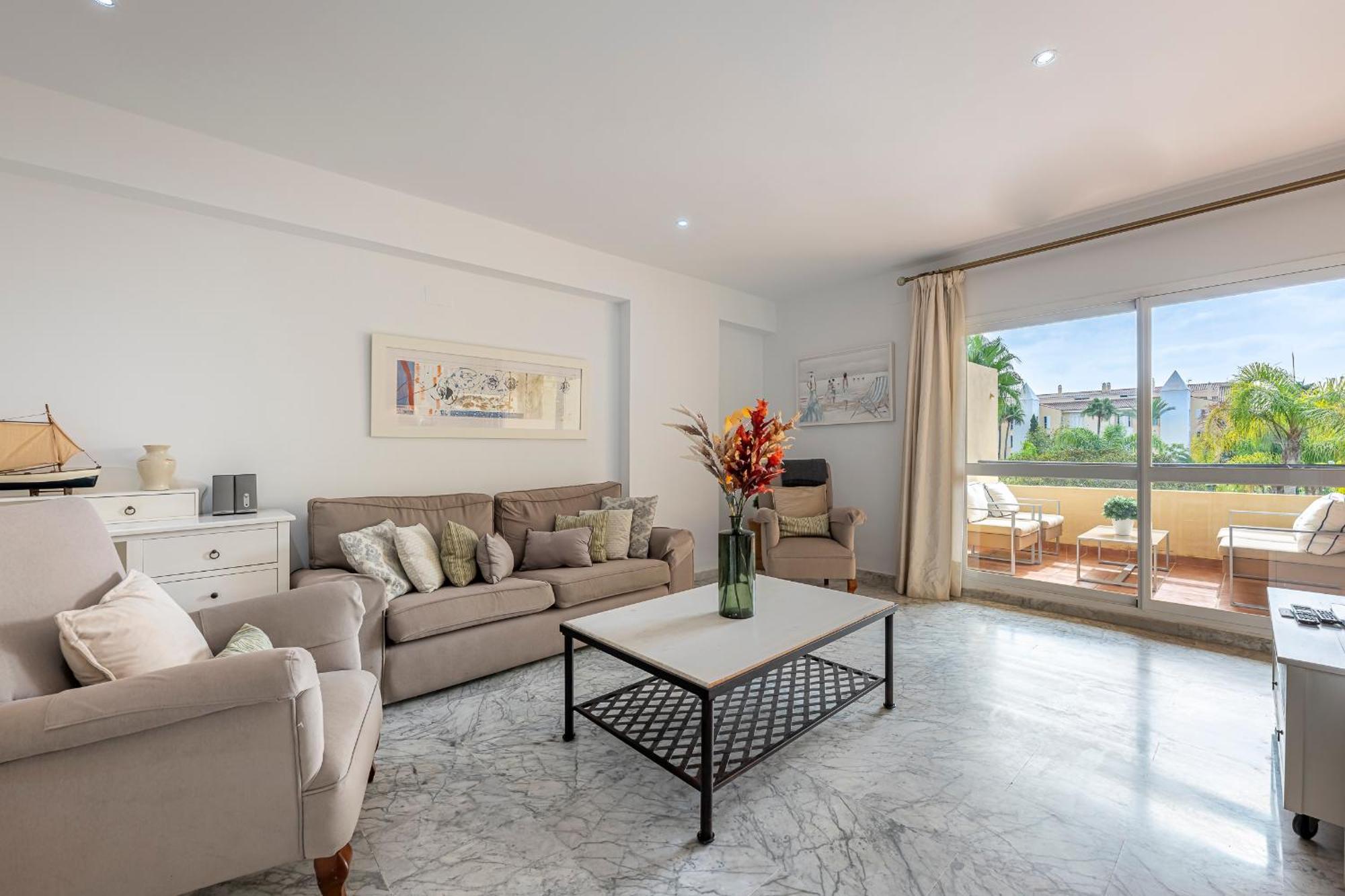 Apartemen Spacious 3 Bedrooms At Brisas *