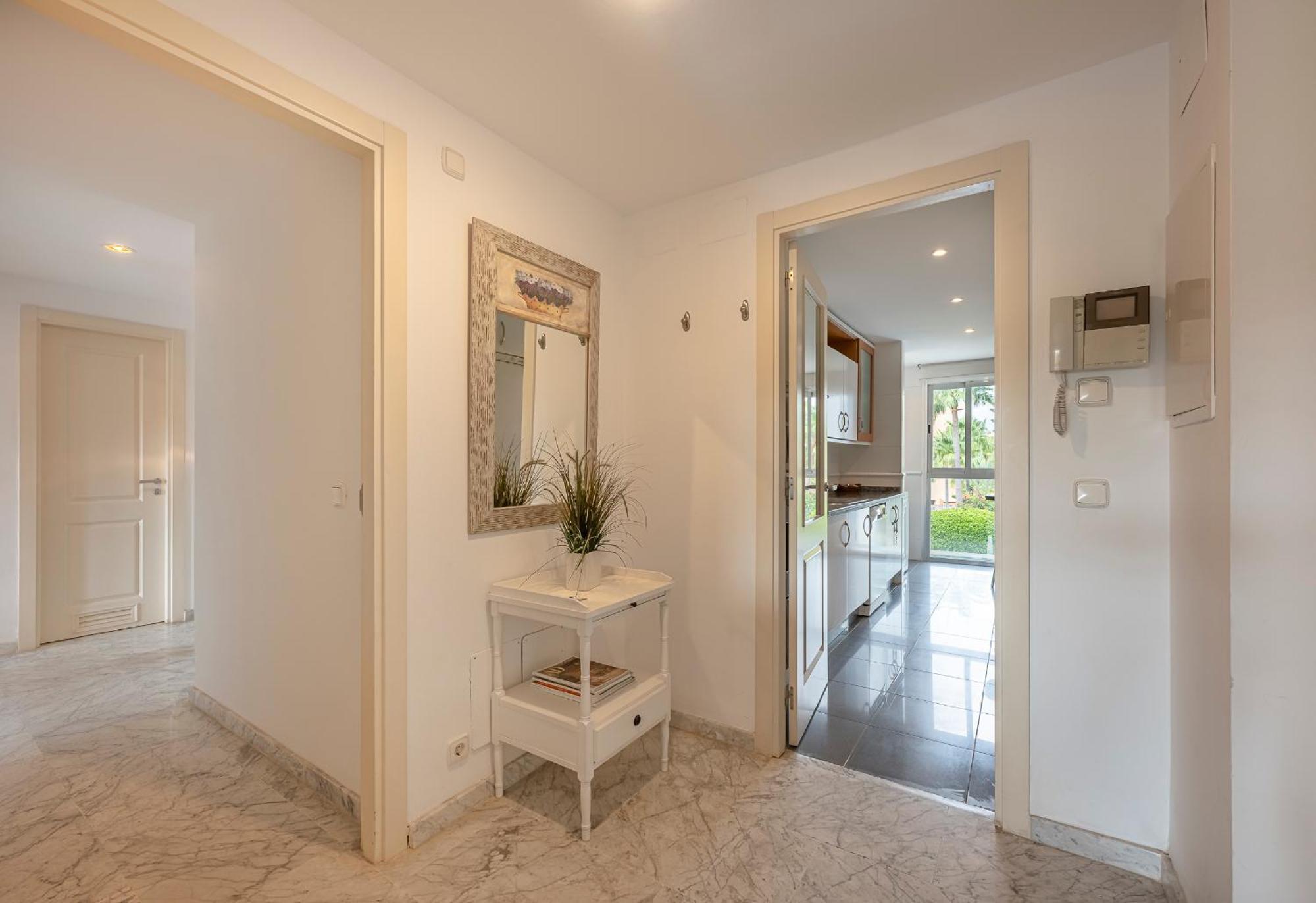 Spacious 3 Bedrooms At Brisas Apartemen Marbella